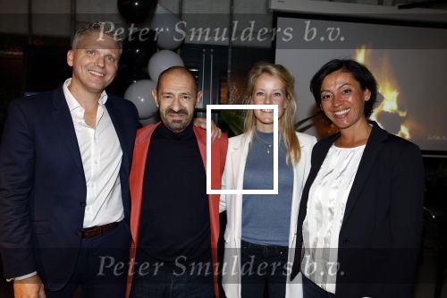 Diemen 27 september 2022
Boekpresentatie Roland Kahn . Roland met de doctoren van het AVLH ziekenhuis