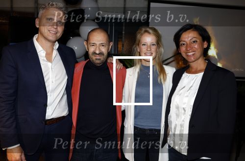 Diemen 27 september 2022
Boekpresentatie Roland Kahn . Roland met de doctoren van het AVLH ziekenhuis