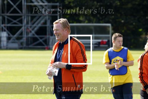 Amsterdam 21 september 2022
Koning Willem Alexander bezoekt sportdag van de Johan Cruyff foundation op de toekomst en in de Johan Cruyff Arena . Danny Cruyff Jordi Cruyff en zijn dochter Susila . Ronald Koeman