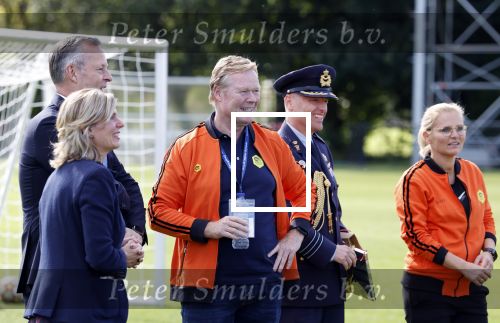 Amsterdam 21 september 2022
Koning Willem Alexander bezoekt sportdag van de Johan Cruyff foundation op de toekomst en in de Johan Cruyff Arena . Danny Cruyff Jordi Cruyff en zijn dochter Susila . Ronald Koeman