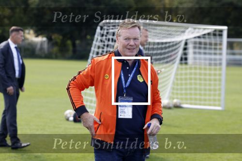 Amsterdam 21 september 2022
Koning Willem Alexander bezoekt sportdag van de Johan Cruyff foundation op de toekomst en in de Johan Cruyff Arena . Danny Cruyff Jordi Cruyff en zijn dochter Susila . Ronald Koeman