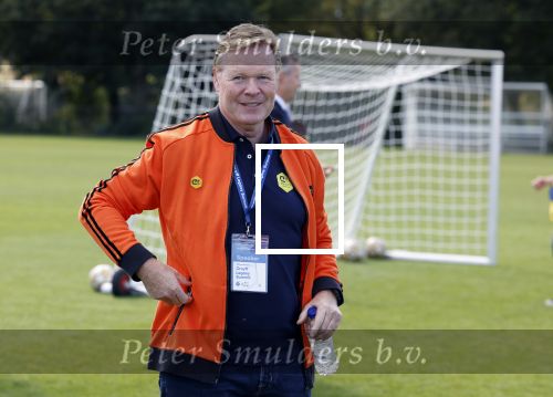 Amsterdam 21 september 2022
Koning Willem Alexander bezoekt sportdag van de Johan Cruyff foundation op de toekomst en in de Johan Cruyff Arena . Danny Cruyff Jordi Cruyff en zijn dochter Susila . Ronald Koeman