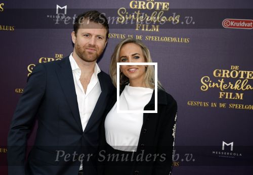 Amsterdam 2 oktober 2022
Premiere de grote sinterklaasfilm gespuis in de speelgoedkluis in Tuschinski. 
Royce de Vries met zijn vrouw Amanda de Vries