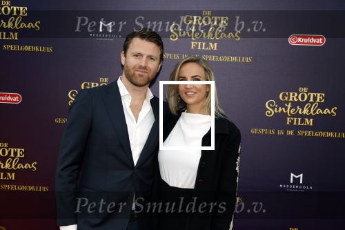 Amsterdam 2 oktober 2022
Premiere de grote sinterklaasfilm gespuis in de speelgoedkluis in Tuschinski. 
Royce de Vries met zijn vrouw Amanda de Vries