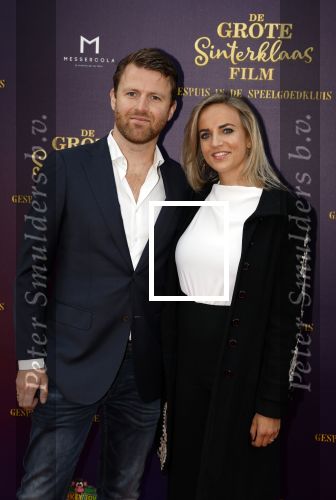 Amsterdam 2 oktober 2022
Premiere de grote sinterklaasfilm gespuis in de speelgoedkluis in Tuschinski. 
Royce de Vries met zijn vrouw Amanda de Vries