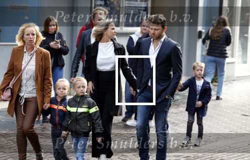 Amsterdam 2 oktober 2022
Premiere de grote sinterklaasfilm gespuis in de speelgoedkluis in Tuschinski. 
Royce de Vries met zijn vrouw Amanda de Vries