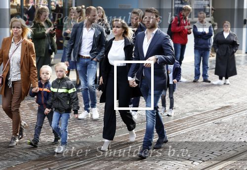 Amsterdam 2 oktober 2022
Premiere de grote sinterklaasfilm gespuis in de speelgoedkluis in Tuschinski. 
Royce de Vries met zijn vrouw Amanda de Vries