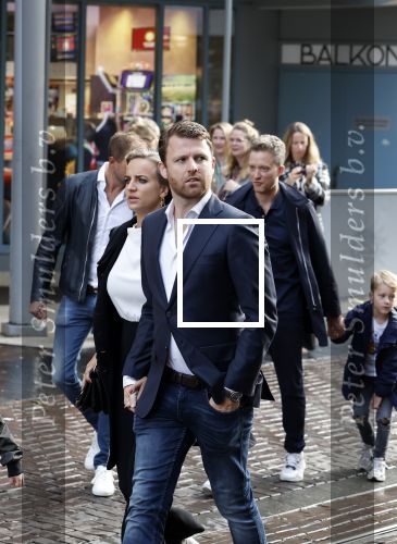 Amsterdam 2 oktober 2022
Premiere de grote sinterklaasfilm gespuis in de speelgoedkluis in Tuschinski. 
Royce de Vries met zijn vrouw Amanda de Vries
