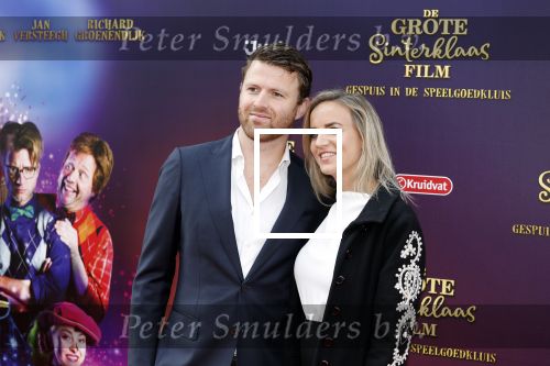 Amsterdam 2 oktober 2022
Premiere de grote sinterklaasfilm gespuis in de speelgoedkluis in Tuschinski. 
Royce de Vries met zijn vrouw Amanda de Vries