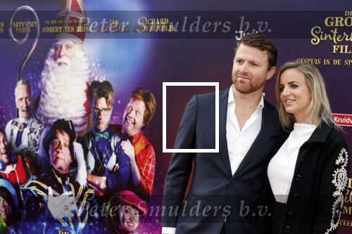 Amsterdam 2 oktober 2022
Premiere de grote sinterklaasfilm gespuis in de speelgoedkluis in Tuschinski. 
Royce de Vries met zijn vrouw Amanda de Vries