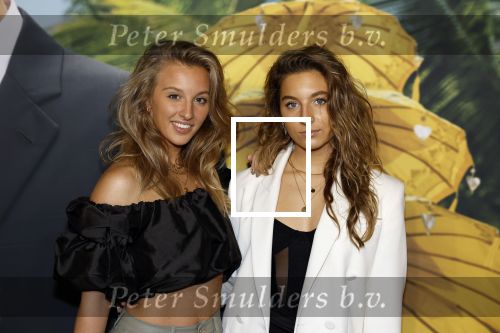 Amsterdam 25 september 2022
Premiere ticket to paradise in Tuschinski.
Ruby van Rossum met haar zus Kiya van Rossum (rechts)