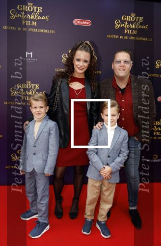 Amsterdam 2 oktober 2022
Premiere de grote sinterklaasfilm gespuis in de speelgoedkluis in Tuschinski. 
Rutger v Barneveld kwam met vriendin en neefjes