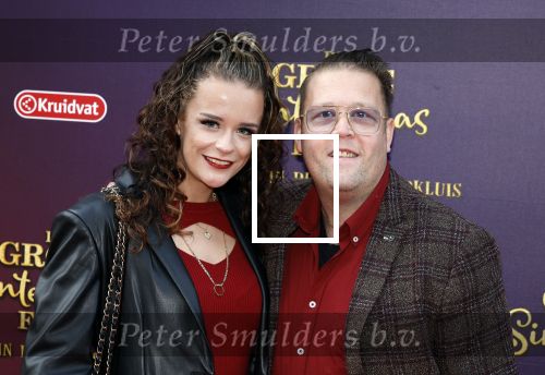 Amsterdam 2 oktober 2022
Premiere de grote sinterklaasfilm gespuis in de speelgoedkluis in Tuschinski. 
Rutger v Barneveld met partner