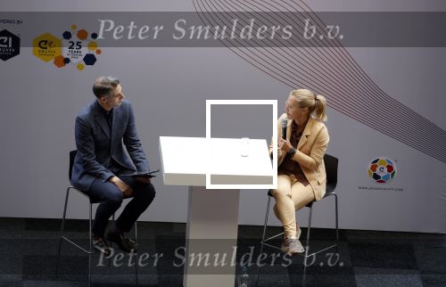 Amsterdam 21 september 2022
Koning Willem Alexander bezoekt sportdag van de Johan Cruyff foundation op de toekomst en in de Johan Cruyff Arena . Danny Cruyff Jordi Cruyff en zijn dochter Susila . Sarina Wiegman