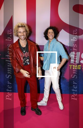 Amsterdam 30 september 2022
Premiere Misfit in Pathe arena.
De cast bestond oa uit Bettina Holwerda, Timor Steffens Senna Ramos Duncan Tromp Stefania Nienke v Dijk Anique Dreamon Kes v d Broek Ricky Naingolan Roosmarijn Wind Felice Poppeliers en Kimberley Agyarko . Sem Ben Yakar met vriend Martijn Stoffers