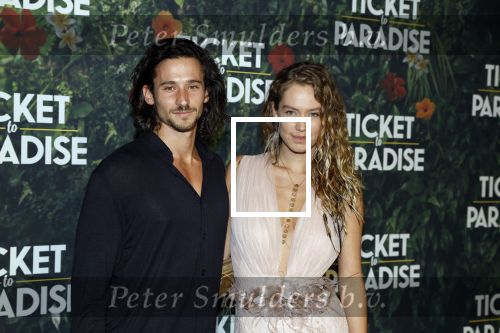 Amsterdam 25 september 2022
Premiere ticket to paradise in Tuschinski.
Sharon Pieksma kwam met vriend