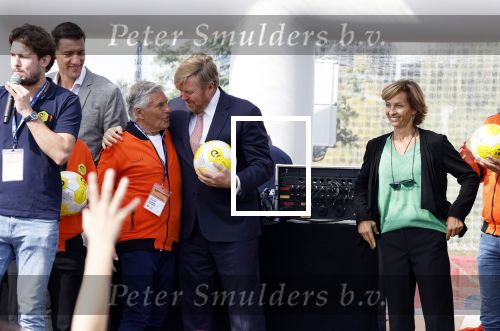 Amsterdam 21 september 2022
Koning Willem Alexander bezoekt sportdag van de Johan Cruyff foundation op de toekomst en in de Johan Cruyff Arena . Danny Cruyff Jordi Cruyff en zijn dochter Susila . Koning Willem Alexander en Sjaak Swart