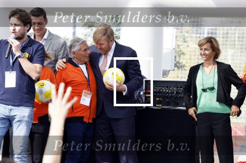 Amsterdam 21 september 2022
Koning Willem Alexander bezoekt sportdag van de Johan Cruyff foundation op de toekomst en in de Johan Cruyff Arena . Danny Cruyff Jordi Cruyff en zijn dochter Susila . Koning Willem Alexander en Sjaak Swart
