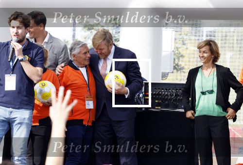 Amsterdam 21 september 2022
Koning Willem Alexander bezoekt sportdag van de Johan Cruyff foundation op de toekomst en in de Johan Cruyff Arena . Danny Cruyff Jordi Cruyff en zijn dochter Susila . Koning Willem Alexander en Sjaak Swart