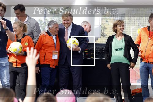 Amsterdam 21 september 2022
Koning Willem Alexander bezoekt sportdag van de Johan Cruyff foundation op de toekomst en in de Johan Cruyff Arena . Danny Cruyff Jordi Cruyff en zijn dochter Susila . Koning Willem Alexander en Sjaak Swart
