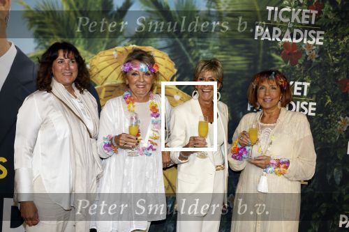Amsterdam 25 september 2022
Premiere ticket to paradise in Tuschinski. Sylvia v d Akker met vriendinnen