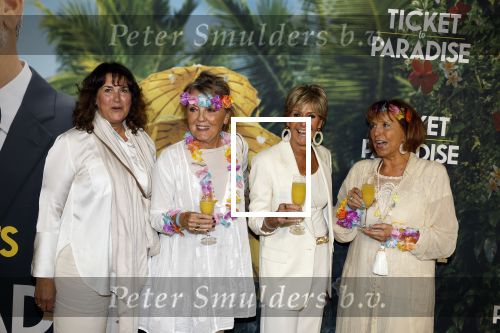 Amsterdam 25 september 2022
Premiere ticket to paradise in Tuschinski. Sylvia v d Akker met vriendinnen