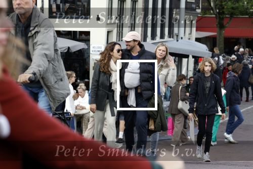 Amsterdam 1 oktober 2022
Thierry Baudet en zijn vrouw Davide Heijmans maken samen voor het eerst wandeling met hun zoontje die vorige week is geboren.
