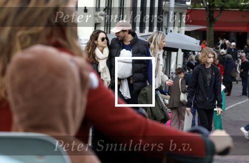 Amsterdam 1 oktober 2022
Thierry Baudet en zijn vrouw Davide Heijmans maken samen voor het eerst wandeling met hun zoontje die vorige week is geboren.