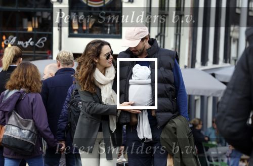 Amsterdam 1 oktober 2022
Thierry Baudet en zijn vrouw Davide Heijmans maken samen voor het eerst wandeling met hun zoontje die vorige week is geboren.