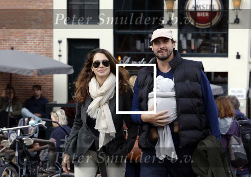 Amsterdam 1 oktober 2022
Thierry Baudet en zijn vrouw Davide Heijmans maken samen voor het eerst wandeling met hun zoontje die vorige week is geboren.