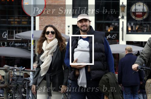 Amsterdam 1 oktober 2022
Thierry Baudet en zijn vrouw Davide Heijmans maken samen voor het eerst wandeling met hun zoontje die vorige week is geboren.