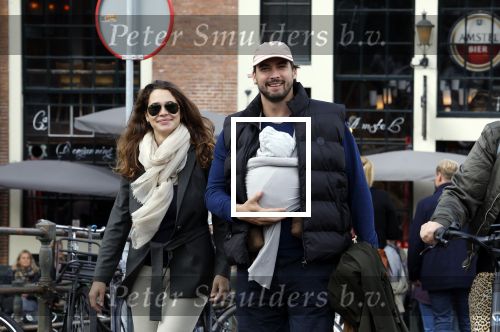 Amsterdam 1 oktober 2022
Thierry Baudet en zijn vrouw Davide Heijmans maken samen voor het eerst wandeling met hun zoontje die vorige week is geboren.