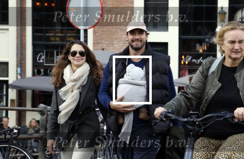 Amsterdam 1 oktober 2022
Thierry Baudet en zijn vrouw Davide Heijmans maken samen voor het eerst wandeling met hun zoontje die vorige week is geboren.