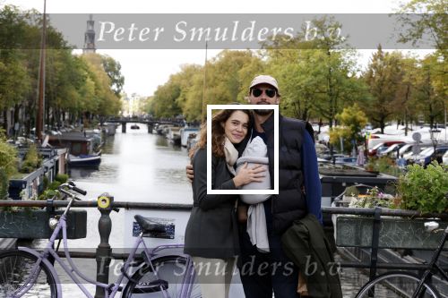 Amsterdam 1 oktober 2022
Thierry Baudet en zijn vrouw Davide Heijmans maken samen voor het eerst wandeling met hun zoontje die vorige week is geboren.