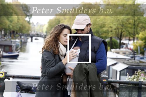 Amsterdam 1 oktober 2022
Thierry Baudet en zijn vrouw Davide Heijmans maken samen voor het eerst wandeling met hun zoontje die vorige week is geboren.