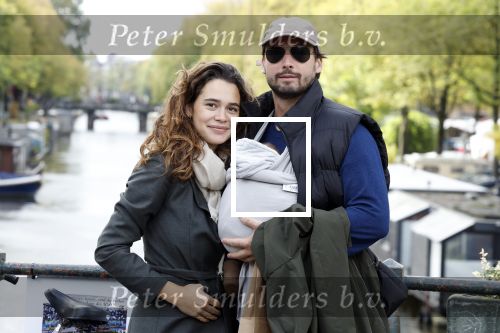 Amsterdam 1 oktober 2022
Thierry Baudet en zijn vrouw Davide Heijmans maken samen voor het eerst wandeling met hun zoontje die vorige week is geboren.