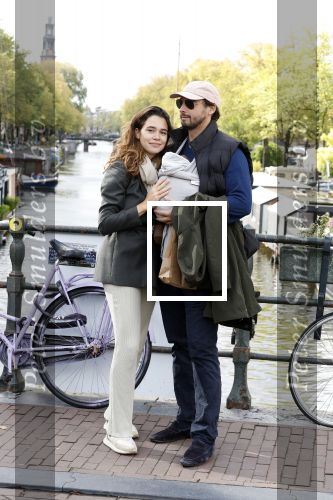 Amsterdam 1 oktober 2022
Thierry Baudet en zijn vrouw Davide Heijmans maken samen voor het eerst wandeling met hun zoontje die vorige week is geboren.