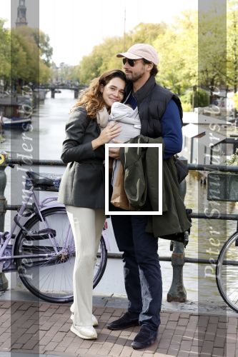 Amsterdam 1 oktober 2022
Thierry Baudet en zijn vrouw Davide Heijmans maken samen voor het eerst wandeling met hun zoontje die vorige week is geboren.