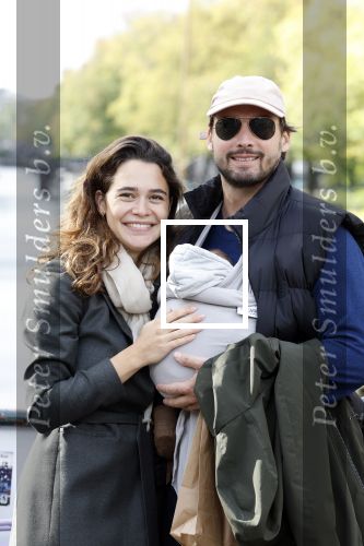 Amsterdam 1 oktober 2022
Thierry Baudet en zijn vrouw Davide Heijmans maken samen voor het eerst wandeling met hun zoontje die vorige week is geboren.