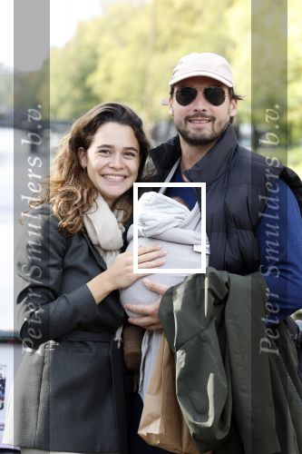 Amsterdam 1 oktober 2022
Thierry Baudet en zijn vrouw Davide Heijmans maken samen voor het eerst wandeling met hun zoontje die vorige week is geboren.