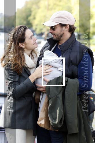 Amsterdam 1 oktober 2022
Thierry Baudet en zijn vrouw Davide Heijmans maken samen voor het eerst wandeling met hun zoontje die vorige week is geboren.
