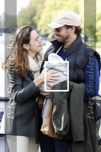 Amsterdam 1 oktober 2022
Thierry Baudet en zijn vrouw Davide Heijmans maken samen voor het eerst wandeling met hun zoontje die vorige week is geboren.