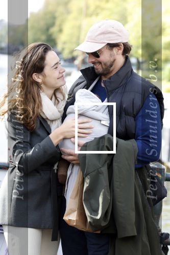 Amsterdam 1 oktober 2022
Thierry Baudet en zijn vrouw Davide Heijmans maken samen voor het eerst wandeling met hun zoontje die vorige week is geboren.