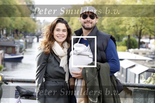 Amsterdam 1 oktober 2022
Thierry Baudet en zijn vrouw Davide Heijmans maken samen voor het eerst wandeling met hun zoontje die vorige week is geboren.