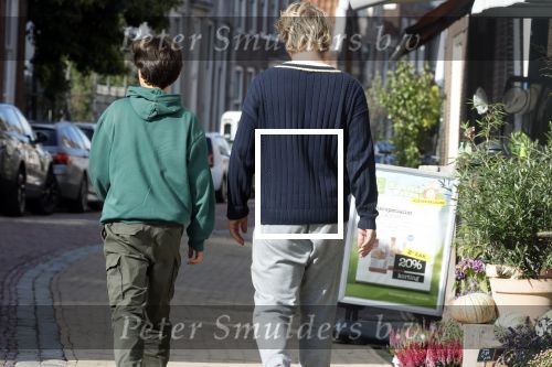 Zuiderwoude en Monnickendam 29 september 2022
Thijs Romer bij zijn huis en boodschappen doen met de zoon van zijn vrouw Igone de Jongh