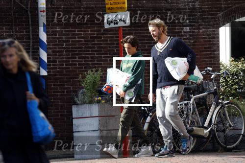 Zuiderwoude en Monnickendam 29 september 2022
Thijs Romer bij zijn huis en boodschappen doen met de zoon van zijn vrouw Igone de Jongh