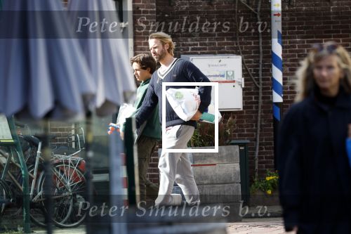 Zuiderwoude en Monnickendam 29 september 2022
Thijs Romer bij zijn huis en boodschappen doen met de zoon van zijn vrouw Igone de Jongh