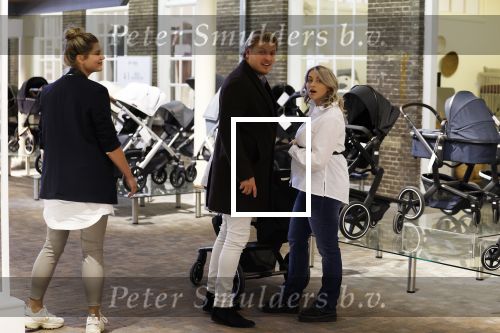 Lithoijen 11 oktober 2022
Thomas Berge en zijn zwangere vriendin Elianne Zweipfenning shoppen babyspulletjes in babywinkel Kindercompagnie.