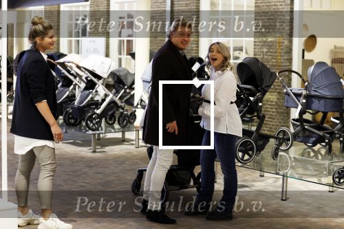 Lithoijen 11 oktober 2022
Thomas Berge en zijn zwangere vriendin Elianne Zweipfenning shoppen babyspulletjes in babywinkel Kindercompagnie.