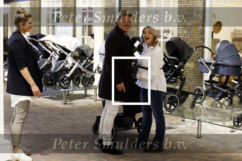 Lithoijen 11 oktober 2022
Thomas Berge en zijn zwangere vriendin Elianne Zweipfenning shoppen babyspulletjes in babywinkel Kindercompagnie.
